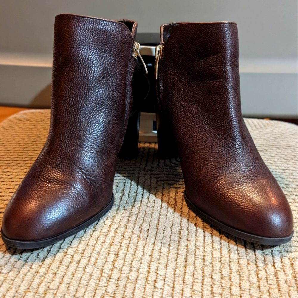 Alex Marie 6.5 rich chocolate pebble leather 2.5" stack heel gold zip side boots
